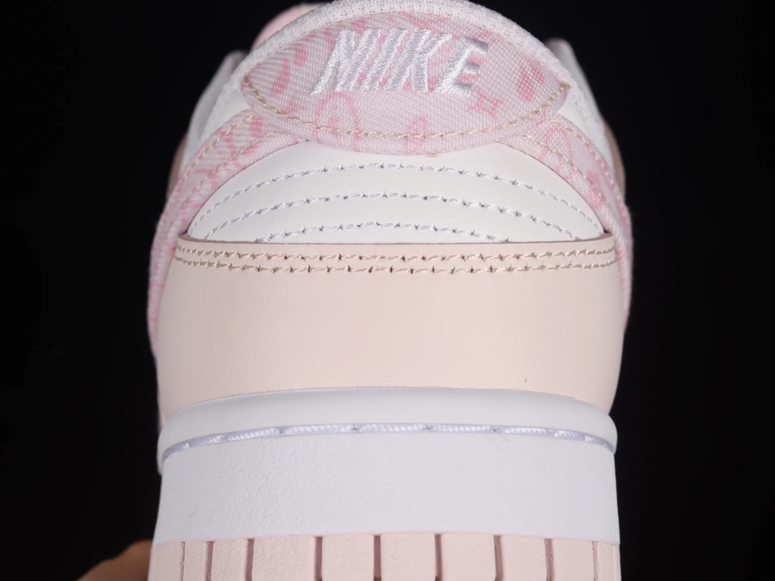 All categories Nk SB Dunk series Nk SB Dunk Low low-top sneakers C version Nk Dunk Low "Pink Paisley" Sakura pink SB low-top sports and leisure sneakers FD1449-100